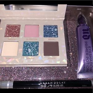 🥳HP💕Urban decay palette primer & eye liner !